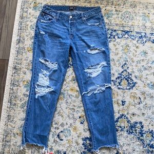 29 Abercrombie Ames slim fit boyfriend jeans
